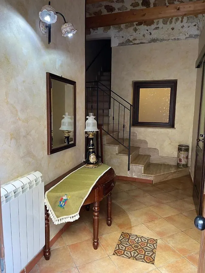 Hotel Tri Re E 'Na Regina Cinisi 0*,  Italia