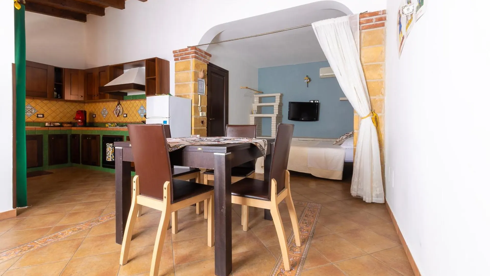 Pensión Hotel Tri Re E 'Na Regina Cinisi