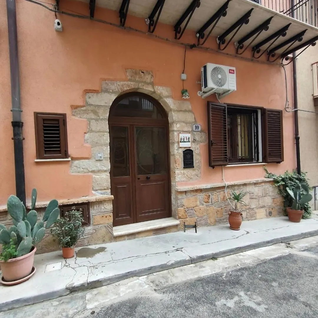 Hotel Tri Re E 'Na Regina Cinisi 0*,  Italia